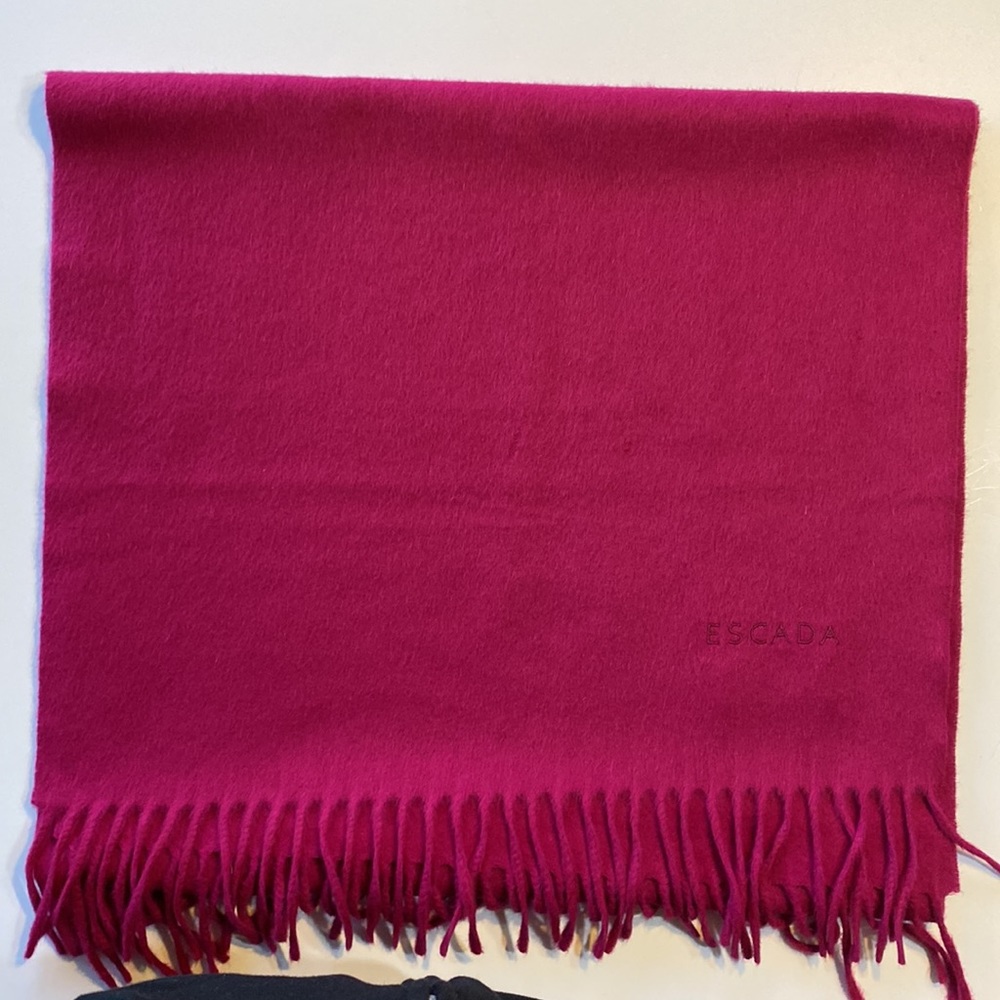 Fringed Cashmere Scarf. Escada Picenza. - Picture 3 of 5